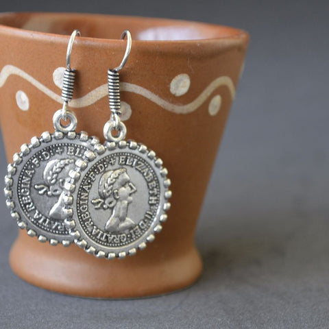 Design Elizabath Coin Drop Earring