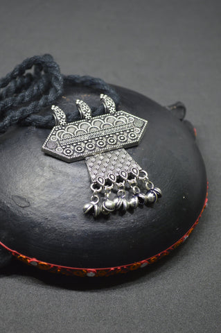 Medium Size Dori Thread Pendant 1