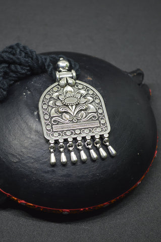 Medium Size Dori Thread Pendant 2