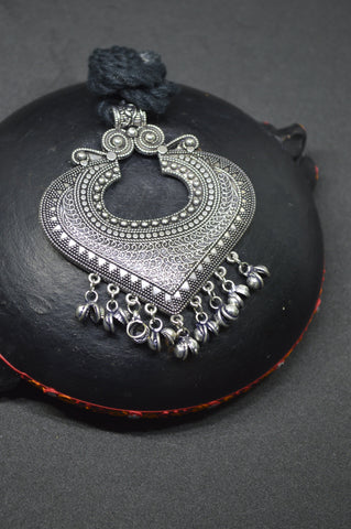 Medium Size Dori Thread Pendant 4