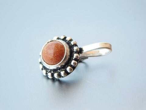 Brown Pressing Style Nose Pin