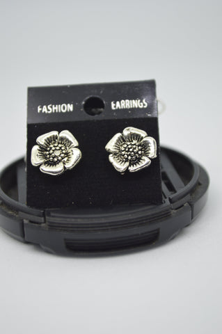 Small Stud S16